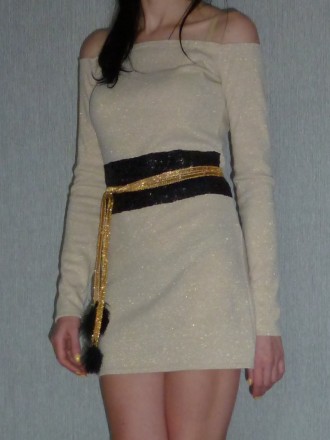 Платье с открытыми плечами. Шитое на заказ. На размер S. ОГ 90, ОТ 74, длинна 70. . фото 3