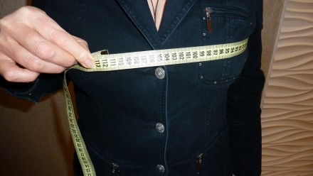 Джинсовый пиджак LAFEI-NIER. Все замеры на фото. ОГ 111см. длинна 67 см.Оплата н. . фото 4