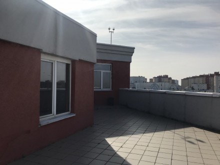 Видовая 2-уровневая квартира. Открытый панорамный вид на город и аэропорт Жуляны. . фото 6