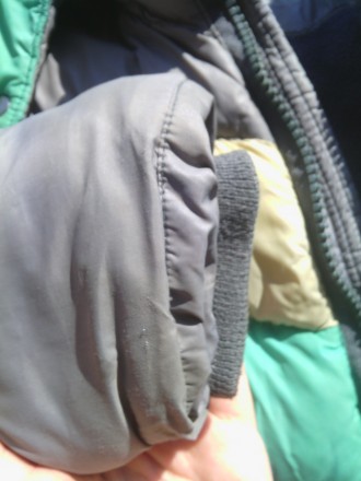 Зимняя курточка Kikq. Синтепоновая, внутри флис. Толстая и теплая. Длина от плеч. . фото 4