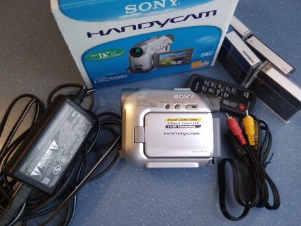 Японская сборка   Цифровая видеокамера Sony DCR-HC19E
Очень компактный камкорде. . фото 3
