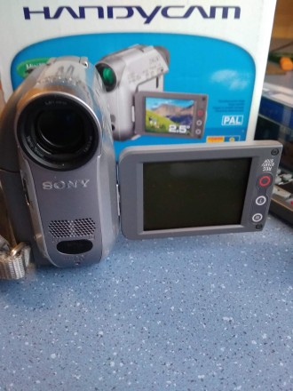 Японская сборка   Цифровая видеокамера Sony DCR-HC19E
Очень компактный камкорде. . фото 6