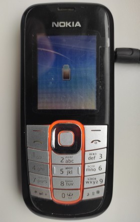 Nokia 2600с-2 б/ушный кнопочный телефон серебристо-черного цвета в НОВОМ корпусе. . фото 11
