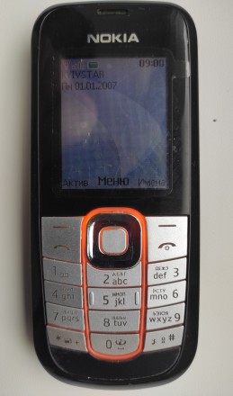 Nokia 2600с-2 б/ушный кнопочный телефон серебристо-черного цвета в НОВОМ корпусе. . фото 7