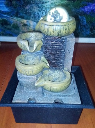 Продаю декоративний настільний водоспад фонтан з водою і помпою, у формі чотирьо. . фото 3