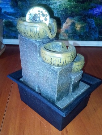 Продаю декоративний настільний водоспад фонтан з водою і помпою, у формі чотирьо. . фото 5