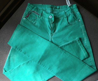 Продам новые легкие летние джинсы яркого бирюзово-зеленого цвета французской мар. . фото 10