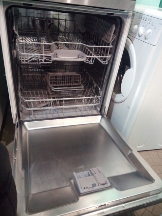 SIEMENS SN65L005EU/14 
Посудомоечная машина встраиваемая в отличном состоянии и. . фото 3