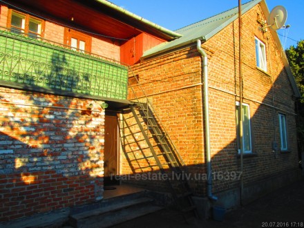 Агентство нерухомості "Сокаль", продаж 1/2 будинка в центральній частині м.Сокал. . фото 2