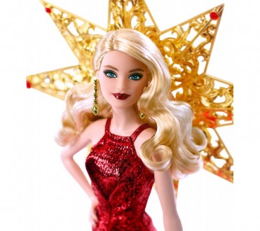 Любимая традиция более 25 лет, Кукла Holiday Barbie имеет великолепный гламурный. . фото 6
