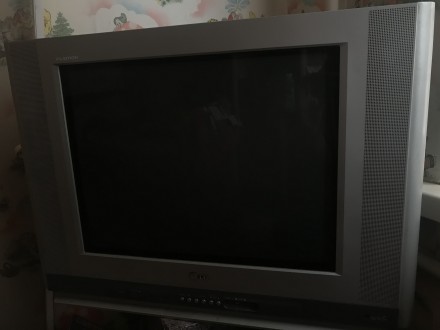 Телевизор включается, но экран не работает. Возможно починить. Так телевизор в х. . фото 2
