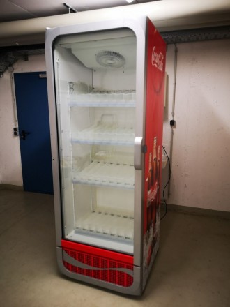 холодильный шкаф витрина б/у. объем внутренний 750 литров. производство Frigogla. . фото 3