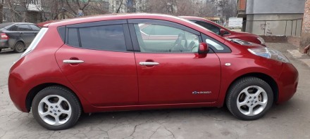 Nissan Leaf 2012 красный металлик, первая регистрация, первый владелец.. . фото 5