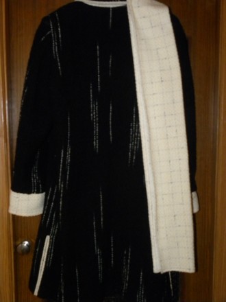 Модное новое пальто,с шарфом в идеальном состоянии .Состав: 70% шерсть, 30 % акр. . фото 3