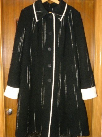 Модное новое пальто,с шарфом в идеальном состоянии .Состав: 70% шерсть, 30 % акр. . фото 2