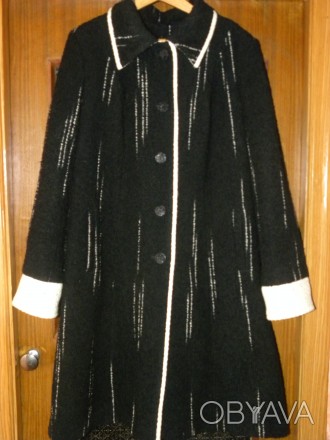 Модное новое пальто,с шарфом в идеальном состоянии .Состав: 70% шерсть, 30 % акр. . фото 1