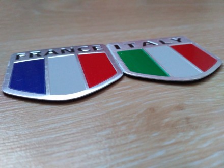 Алюминиевые декоративные наклейки Флаг Франция, Италия на авто или мото - для ук. . фото 5