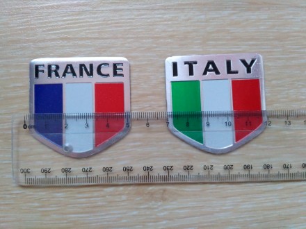 Алюминиевые декоративные наклейки Флаг Франция, Италия на авто или мото - для ук. . фото 7