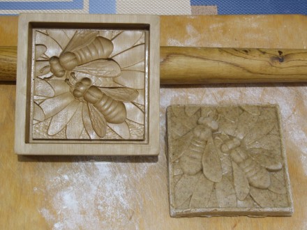 Продам форму для пряников "Пчелы".  Материал граб, размер формы 140*14. . фото 2