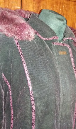Продам теплое женское полу пальто (курточку) со съемным капюшоном. Ткань - вельв. . фото 4