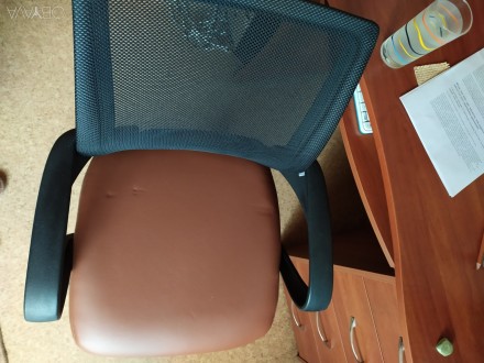 Продам компьютерное кресло Веб, производитель АМФ. На спинке черная сетка, сиден. . фото 4