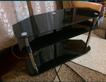 Продам стол -тумбу под телевизор в отличном состоянии. Стекло толстое .черного ц. . фото 3