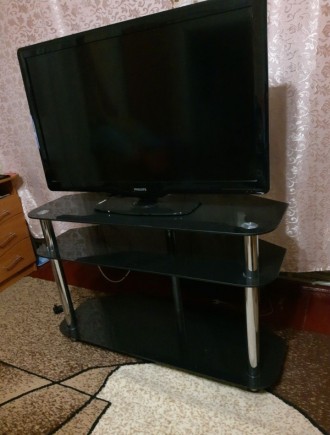 Продам стол -тумбу под телевизор в отличном состоянии. Стекло толстое .черного ц. . фото 4