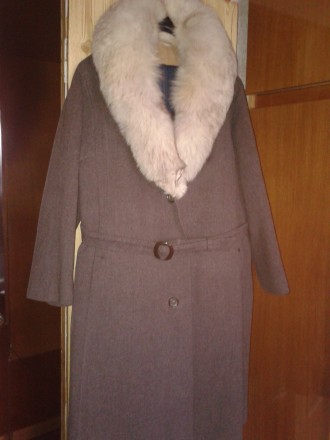 Пальто драповое с меховым воротником из дымчатой лисы. Состояние хорошее.На рука. . фото 2