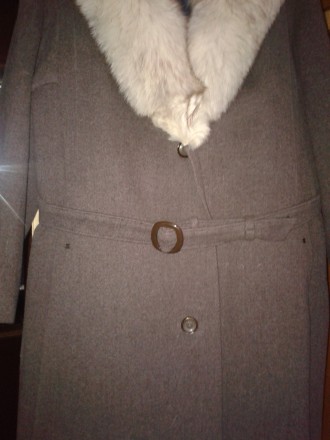 Пальто драповое с меховым воротником из дымчатой лисы. Состояние хорошее.На рука. . фото 4