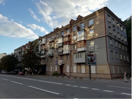 Печерськ сталінка з косметикою. Киев. фото 1 Печерськ сталінка з косметикою. Киев. фото 1