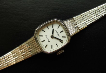 
Часы б/у оригинал в отличном состоянии с собственным швейцарским механизмом от . . фото 4
