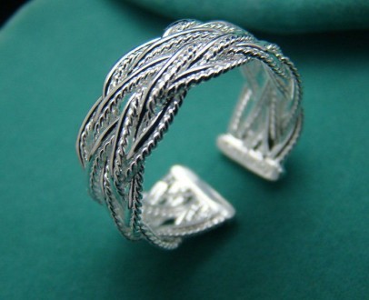 
Кольцо КОСИЧКА - Покрытие серебром 925
Размер кольца регулируемый, может увелич. . фото 2