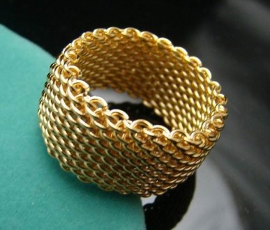 
Мягкое кольцо в виде сетки Покрытое Золотом
Кольцо мягкое, легко изменяет свою . . фото 2