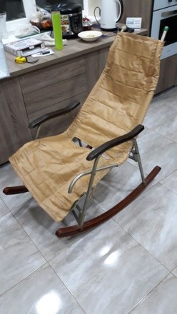 Продам кресло качалка СССР .  Нужно заменить тканевую часть кресла , и вставить . . фото 2