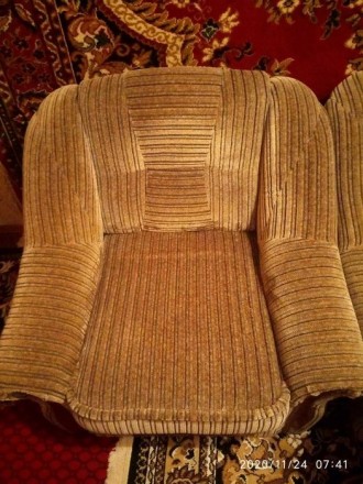 Продам диван в гарному  стані , а також розкладне крісло,  за все разом 2 000 гр. . фото 3