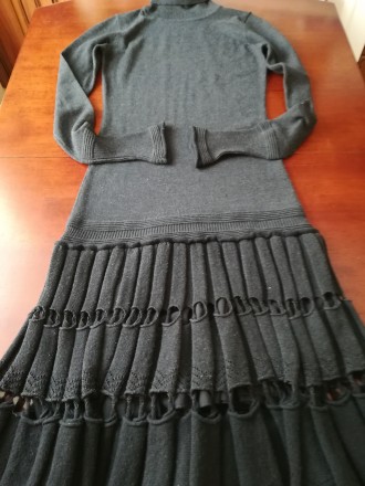 Трикотажное платье с оригинальным ажурным низом юбки. Воротник стойка, длинный р. . фото 5