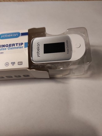 Пульсоксиметр предназначен для измерение пульса и уровня насыщения крови кислоро. . фото 4