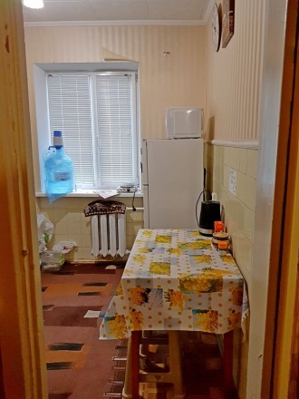 Квартира в жилом советском состоянии, комнаты смежные, мебель и техника в наличи. Низ Кирова. фото 7