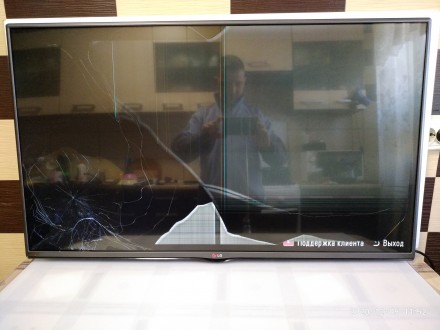 Плата снята с работоспособного телевизора LG 42LB561V с механическим повреждение. . фото 8