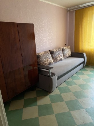Квартира в нормальном жилом состоянии, с раздельными комнатами, всей необходимой. Тополь-3. фото 7