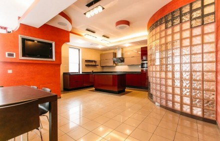 Продажа большой 2 ком.квартиры ул. Кропивницкого, д.10. Печерский, Липки.. Киев. фото 1 Продажа большой 2 ком.квартиры ул. Кропивницкого, д.10. Печерский, Липки.. Киев. фото 1