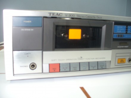 Подам кассетную деку TEAC V300.Made in Japan. Привезена из Европы, состояние (но. . фото 3