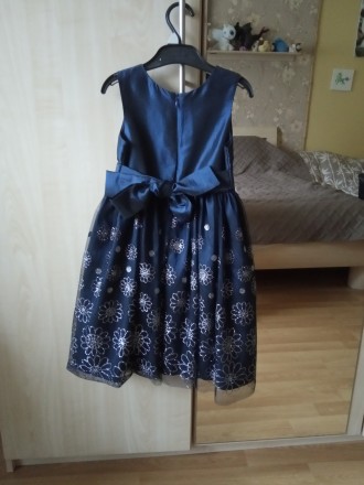 Святкова сукня темно-синього кольору (як ніч) з переливом. Прикрашена бантом з б. . фото 4