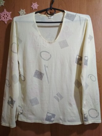 легкая блузочка лимонного цвета в идеальном состоянии,блестяшки по блузке делают. . фото 3