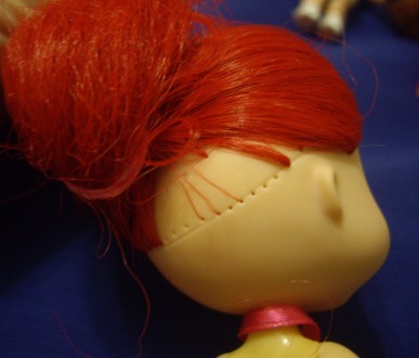 Куколки-малышки -цена за 1 штуку. У куколки с красными волосами сзади выдернуты . . фото 6
