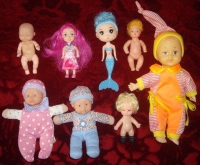 Куколки-малышки -цена за 1 штуку. У куколки с красными волосами сзади выдернуты . . фото 3