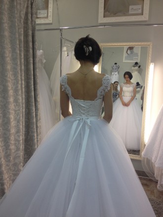 вишукана весільна сукня, пошита на замовлення в фірмовому салоні з італійського . . фото 9