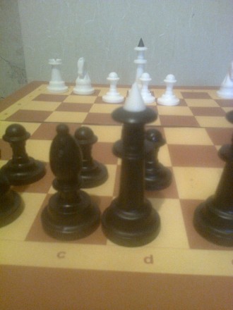 Шахи - цікава настільна гра, та популярний вид спорту. Фігури виготовлені з висо. . фото 3