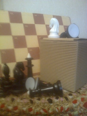Шахи - цікава настільна гра, та популярний вид спорту. Фігури виготовлені з висо. . фото 2
