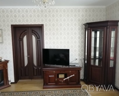 Пропонуємо класичні меблі в вітальню Соната з масиву дерева від українськог. . фото 1